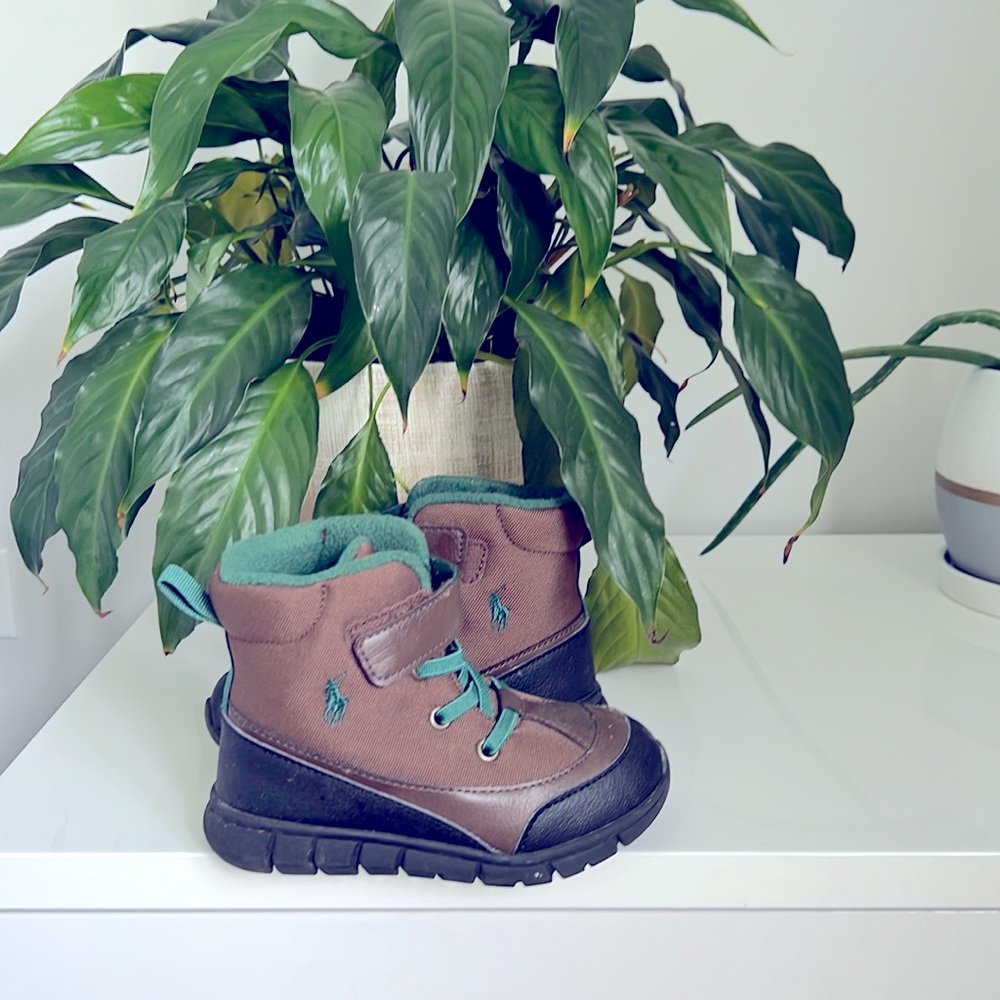 Toddler boots size 9